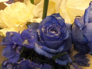 ブルーのお花はラメでより華やかに