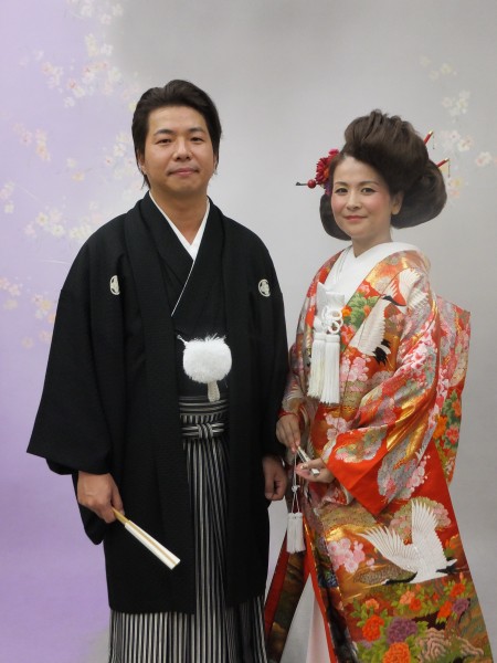 大分市春日神社。黒の紋付袴＆赤の色打掛の撮影