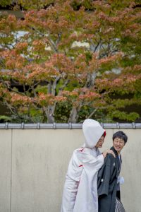 神社白壁　秋